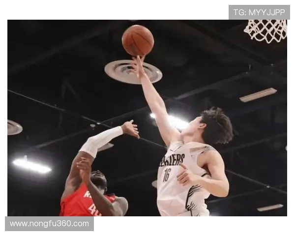杨瀚森单节五投五中砍下14分 半场表现让人惊叹进化升级 杨瀚森单节五投五中砍下14分 半场表现让人惊叹进化升级